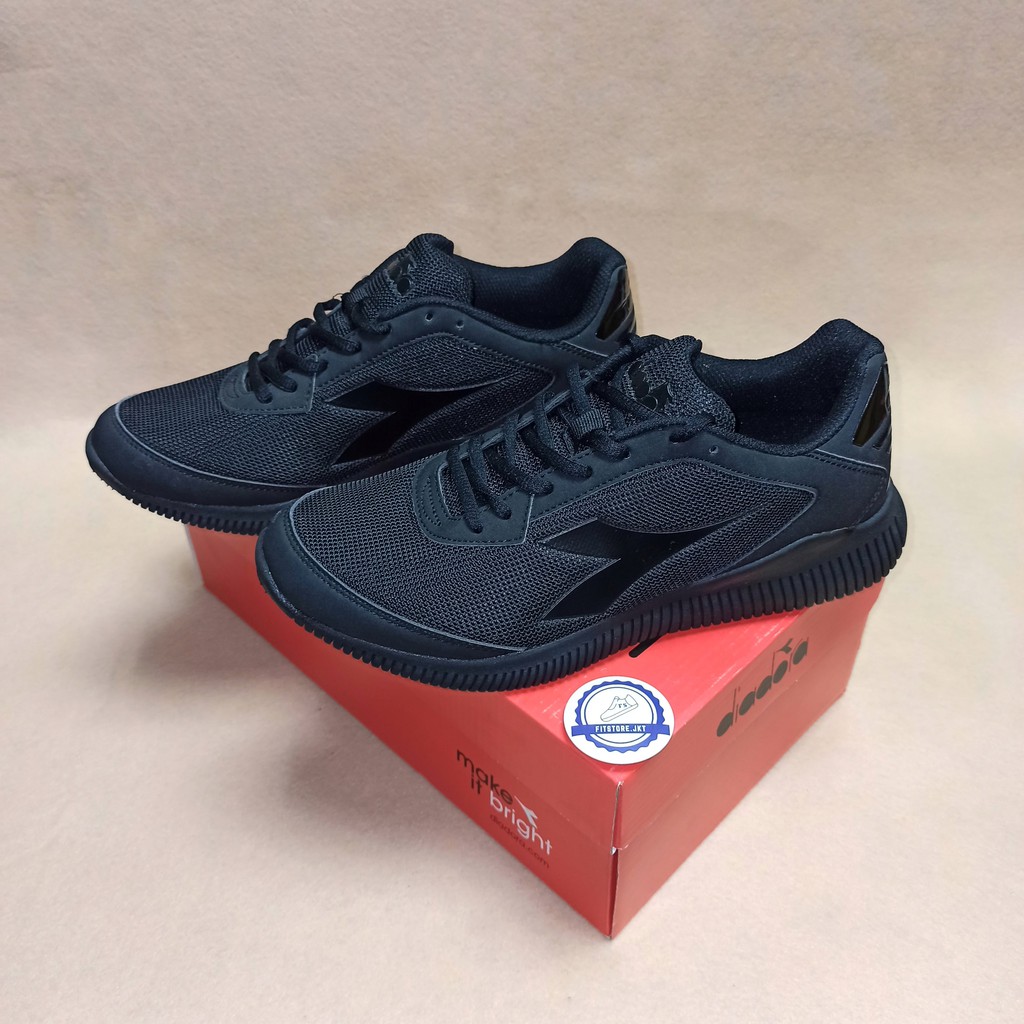 Sepatu Diadora Men Eagle 2 Black Sepatu Sneakers Pria