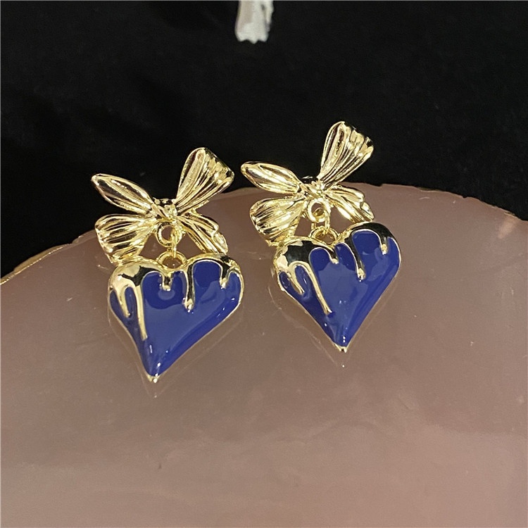 Anting Tusuk Bentuk Hati Warna Biru Bahan Metal Gaya Vintage