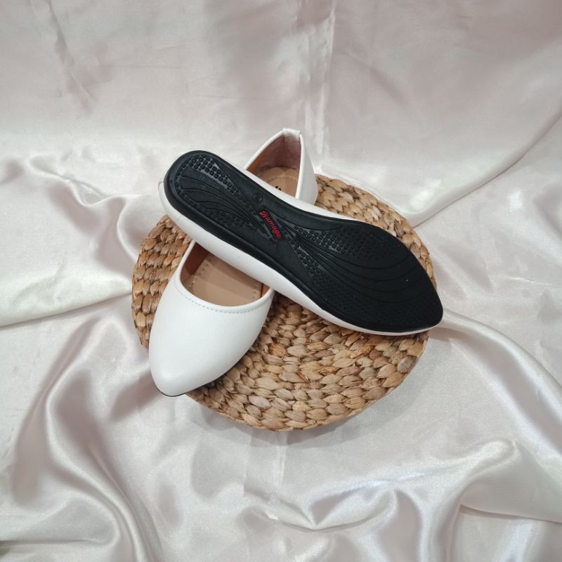 SEPATU KERJA FLAT SHOES WANITA WHITE