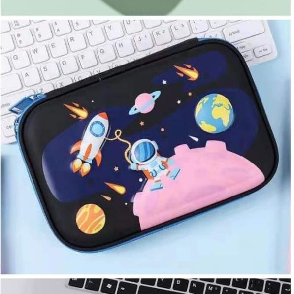 

TERMURAH KOTAK PENSIL ANAK COWOK TEMPAT PENSIL HARD CASE SMIGGLE LAKI/TEMPAT PENSIL AESTHETIC/TEMPAT PENSIL ANAK PEREMPUAN/TEMPAT PENSIL LUCU/TEMPAT PENSIL 3D/TEMPAT PENSIL TRANSPARAN/TEMPAT PENSIL LUCU/TEMPAT PENSIL KOREA/TEMPAT PENSIL KAIN/TEMPAT PENSIL