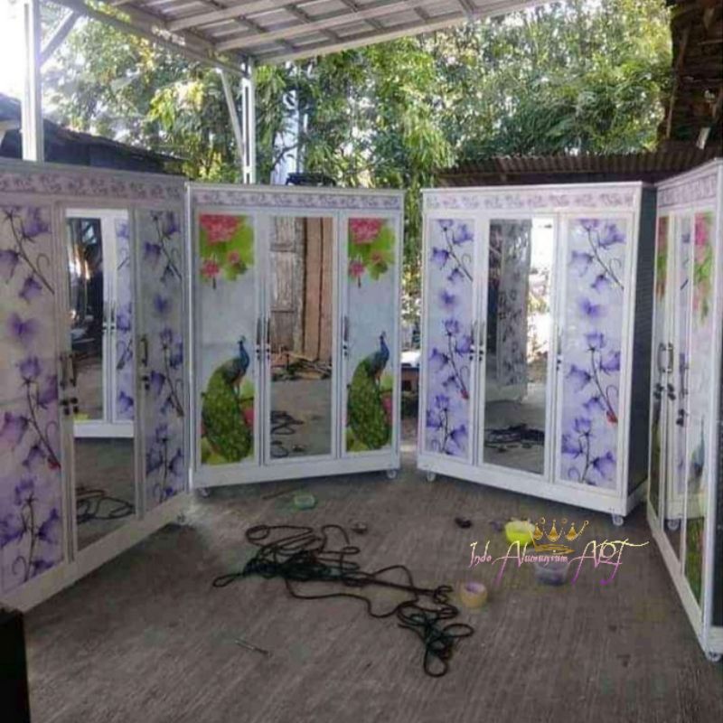 Lemari Pakaian / Baju Motif Bunga Minimalis Pintu 3 Kaca Bahan Alumunium