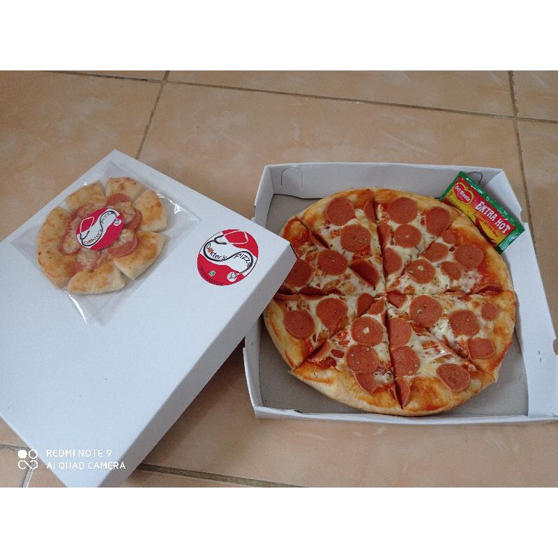 

Pizza frozen large mozarella sosis