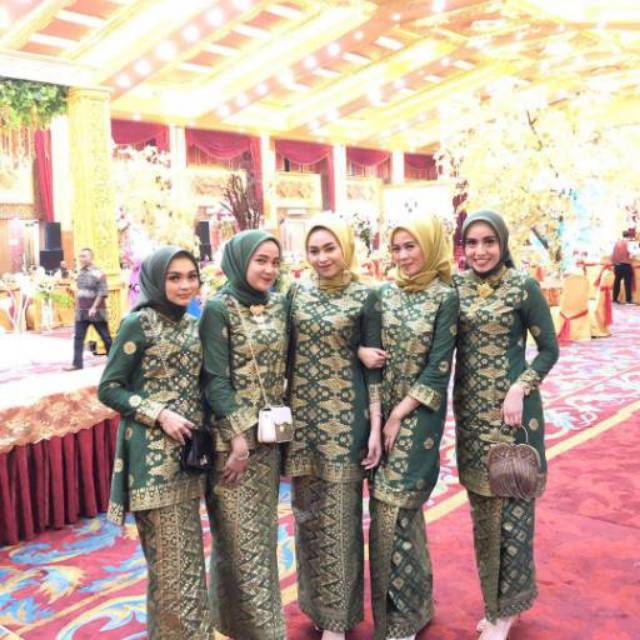 SETELAN ASHANTY TUNIK BATIK JUPRI SONGKET PALEMBANG BATIK JUPRI RUMAH KEBAYA BANDUNG BATIK COUPLE SONGKET PALEMBANG RUMAH SONGKET BANDUNG