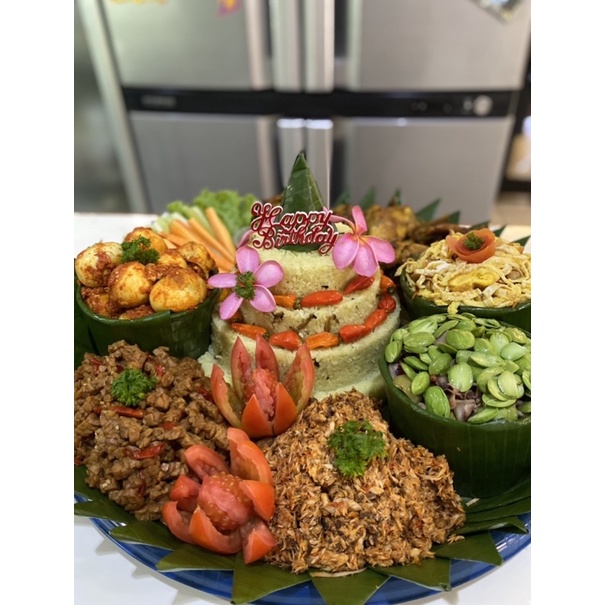 

TUMPENG NASI LIWET/NASI KUNING