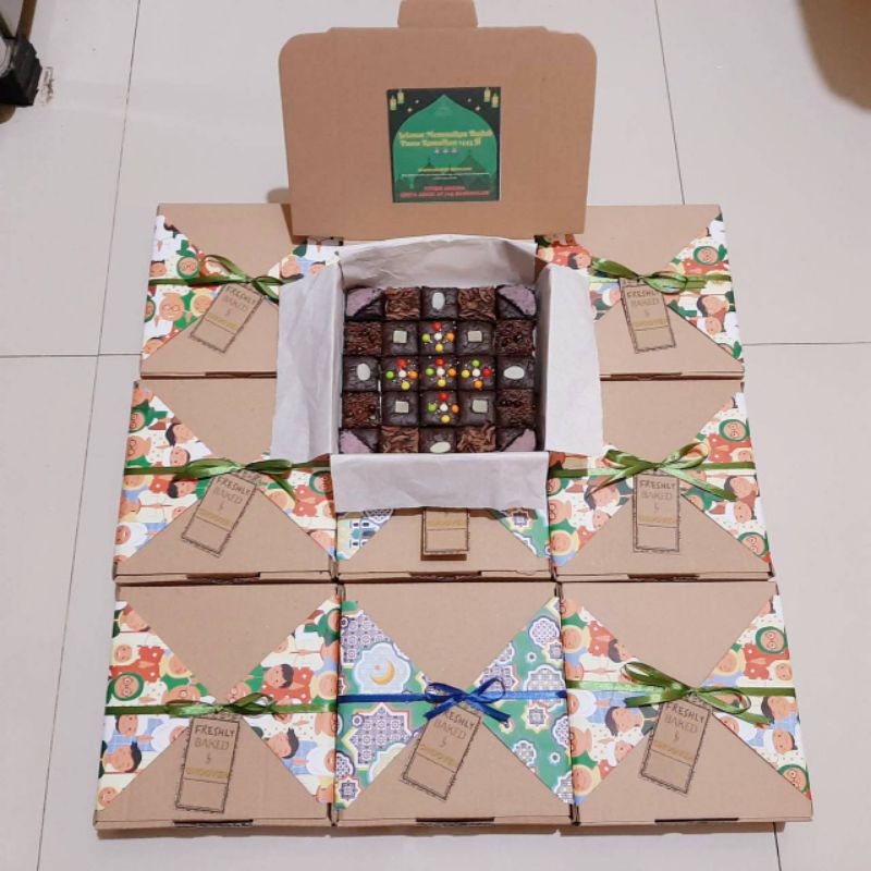 

Fudgy Brownies Hampers Ramadhan / Lebaran / Gift / Kado / Ulang Tahun / Wisuda