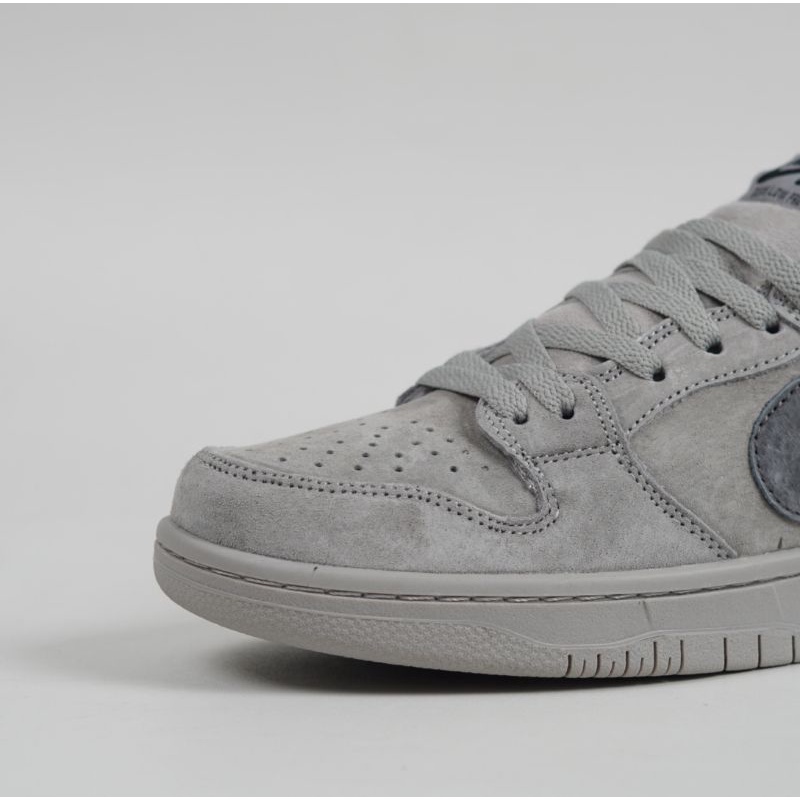 Raigning Champ  X Nike Sb Zoom Dunk Low Pro Grey