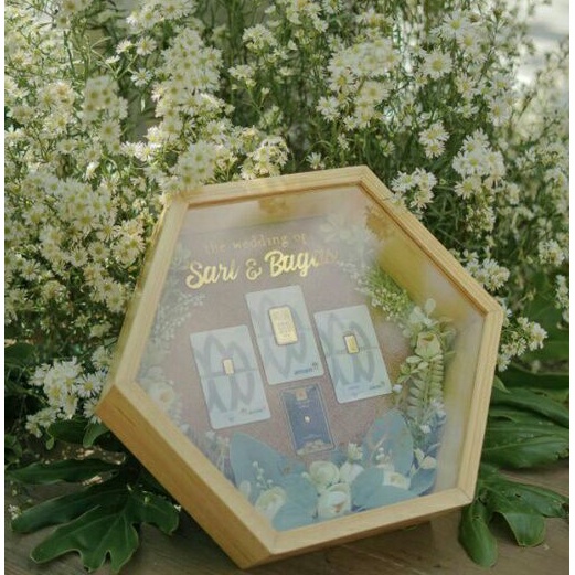 Frame Mahar Hexagonal Akrilik 30 cm