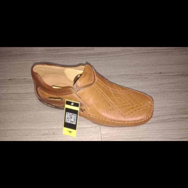 Sepatu Pria Kangaroo