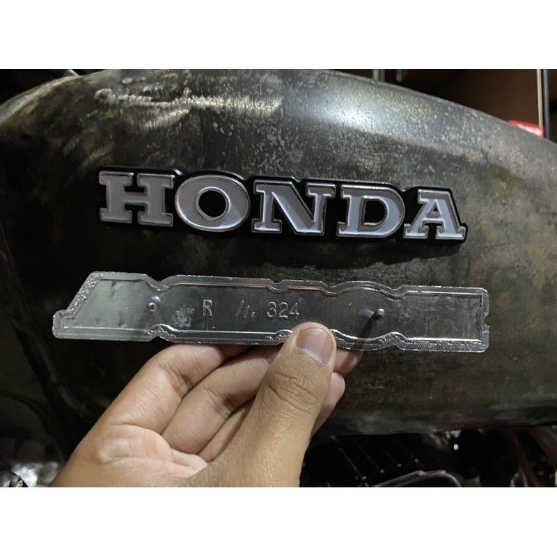 emblem logo tangki cb 125 import taiwan mirip original bisa ditekuk emblem tangki cb 125 dilan emble