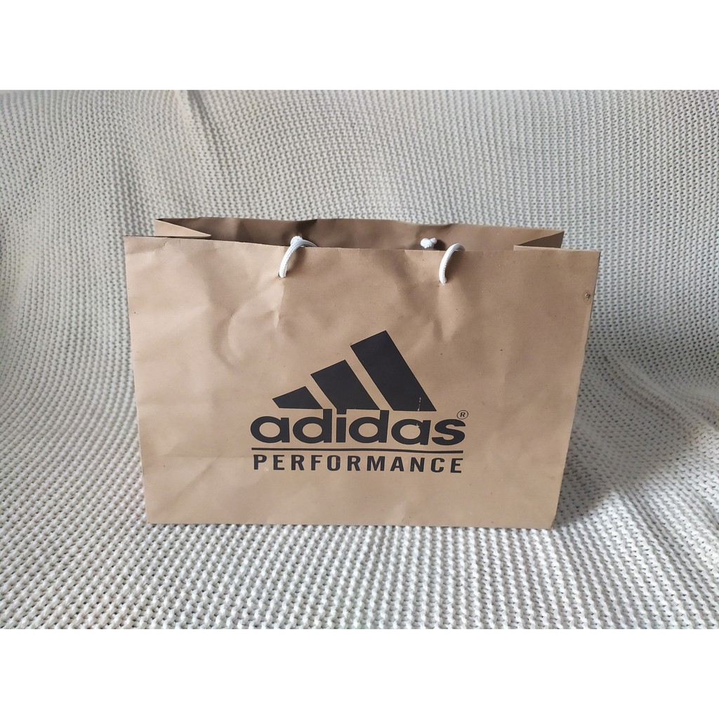 

Papper Bag / Paper Bag / Tas Belanja / Kardus / Tempat Sepatu Adidas