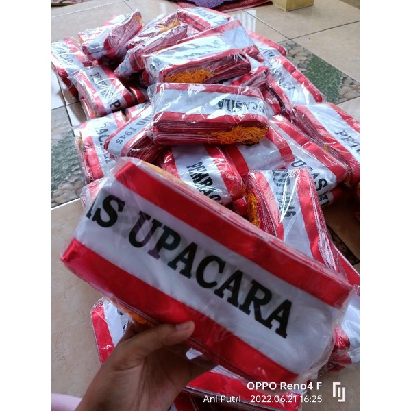 Slempang upacara lengkap pambaca teks 5, pengibar bendera 3, dirigent 1, pemimpin upacara 1 (slempang isi 10)