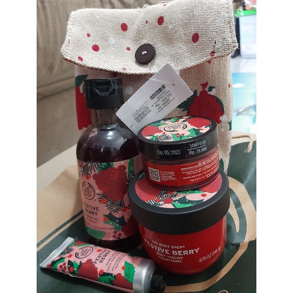 The body shop Gift Pouch Festive Berry
