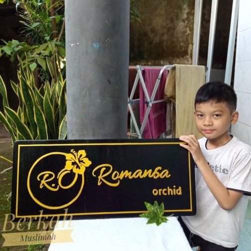 Outdoor 70x30/Papan Nama Kayu Mahoni custom toko butik kafe tempat usaha/plang romansa 7 kg