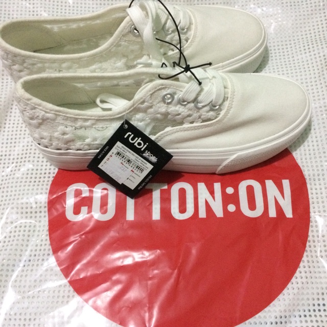 Sepatu putih rubi cotton on