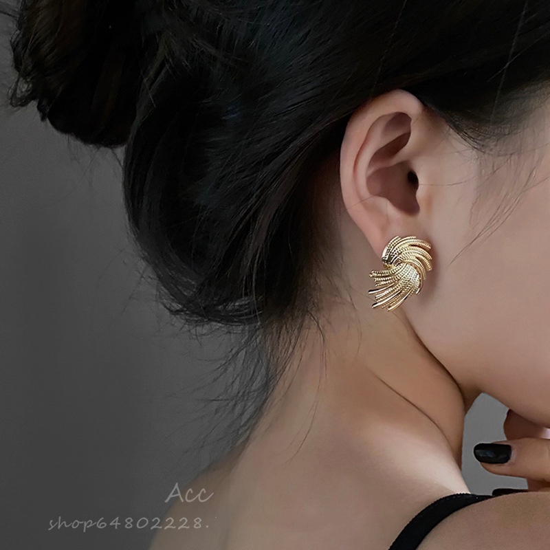 Anting Tusuk Gantung Bahan Metal Desain Anyaman Gaya Retroeropaamerika Untuk Wanita