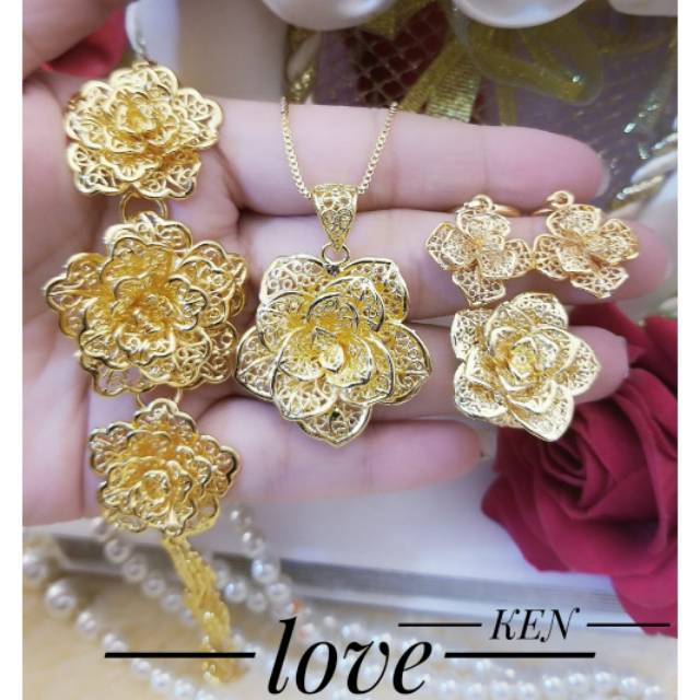 Set Perhiasan Lapis Emas Gelang Cincin Kalung Anting Bunga Mawar Rose Flower Xuping Gold Titanium