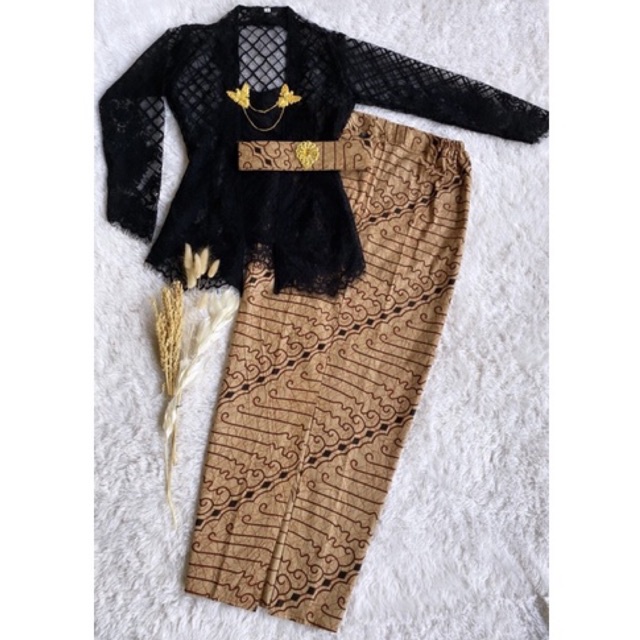 Set Kebaya Bali Hitam Modern Semi Italy Norvina Premium