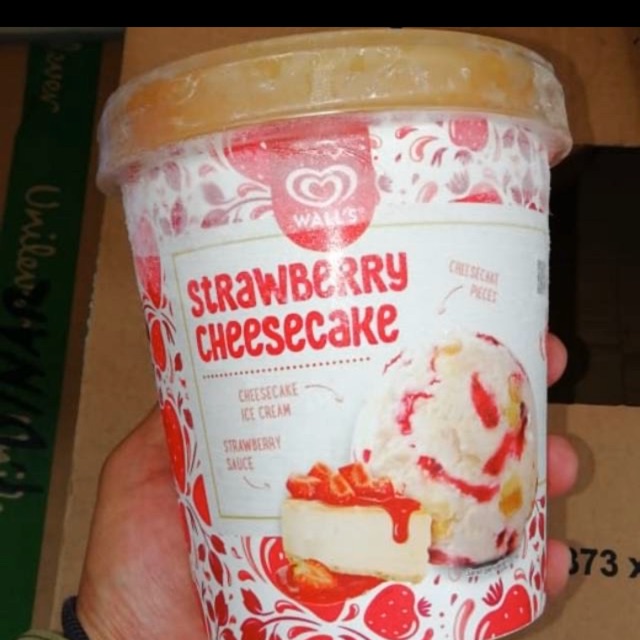 Strawberry Cheesecake es krim wall's Siap Kirim Shopee