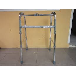 WALKER TANPA RODA . WALKER LIPAT . ALAT BANTU JALAN UNTUK ORANG TUA . WALKER . TONGKAT JEMURAN