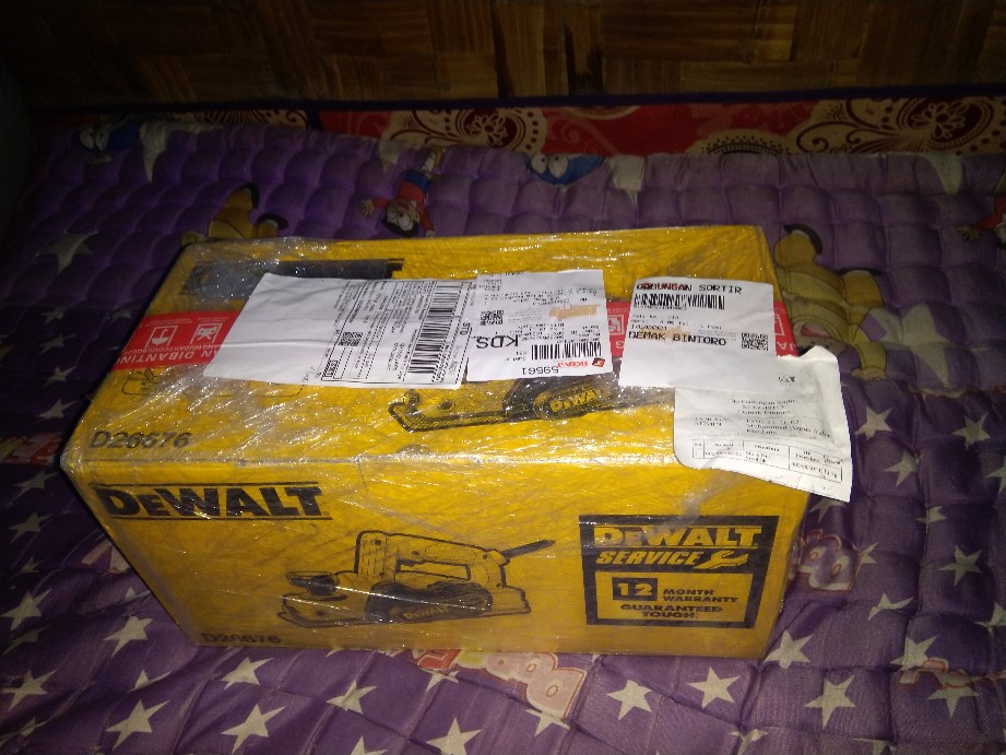 Mesi Planner Mesin Pasah Mesin Serut 82 Mm Dewalt D26676