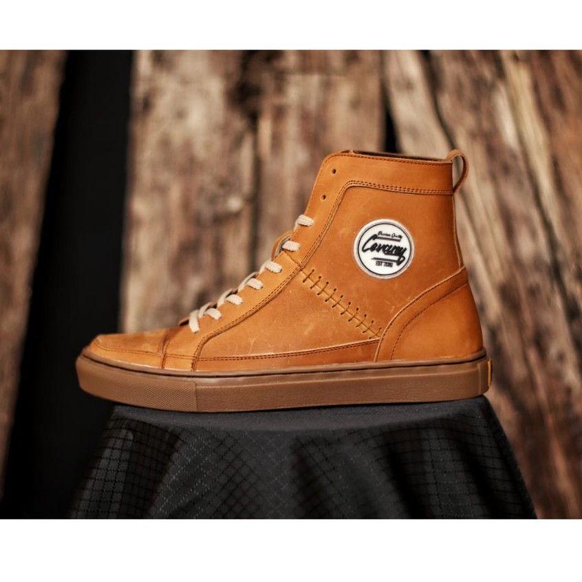 Sepatu Sneakers Pria High Top Classic Kulit Asli Cevany Apuy