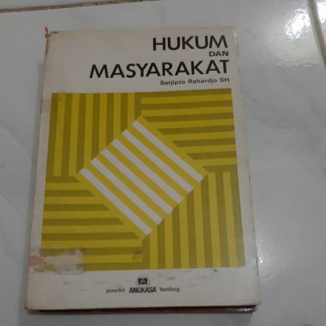 Hukum dan MASYARAKAT