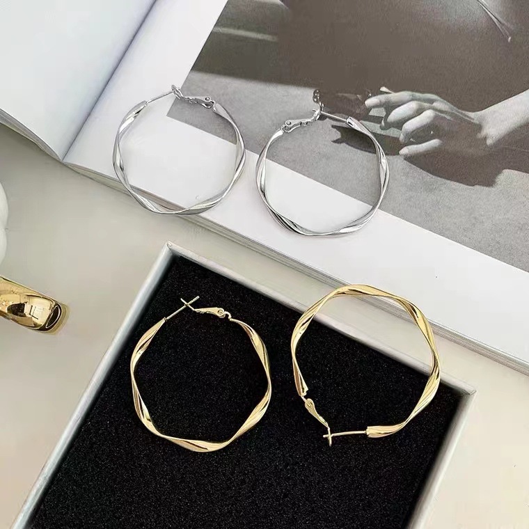 Anting Tusuk Gantung Wanita Bahan Metal Desain Geometri Hias Mutiara Gaya Korea / Retro Untuk Hadiah 2022