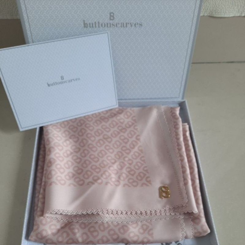 buttonscarves tapis square satin peach