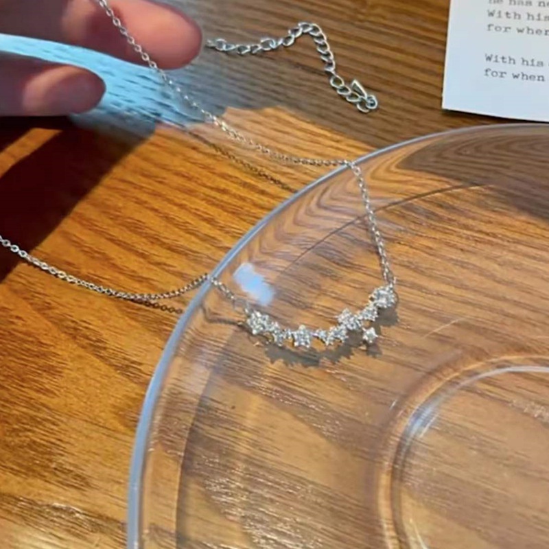 Kalung Desain Bunga Aksen Berlian Imitasi Gaya Korea Jepang