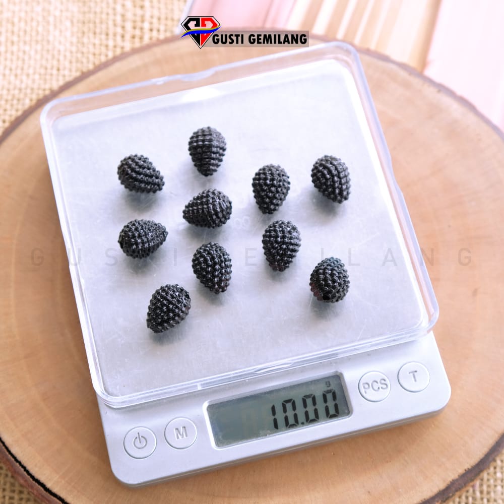 Mote Manik Berry Hitam Oval 10gram