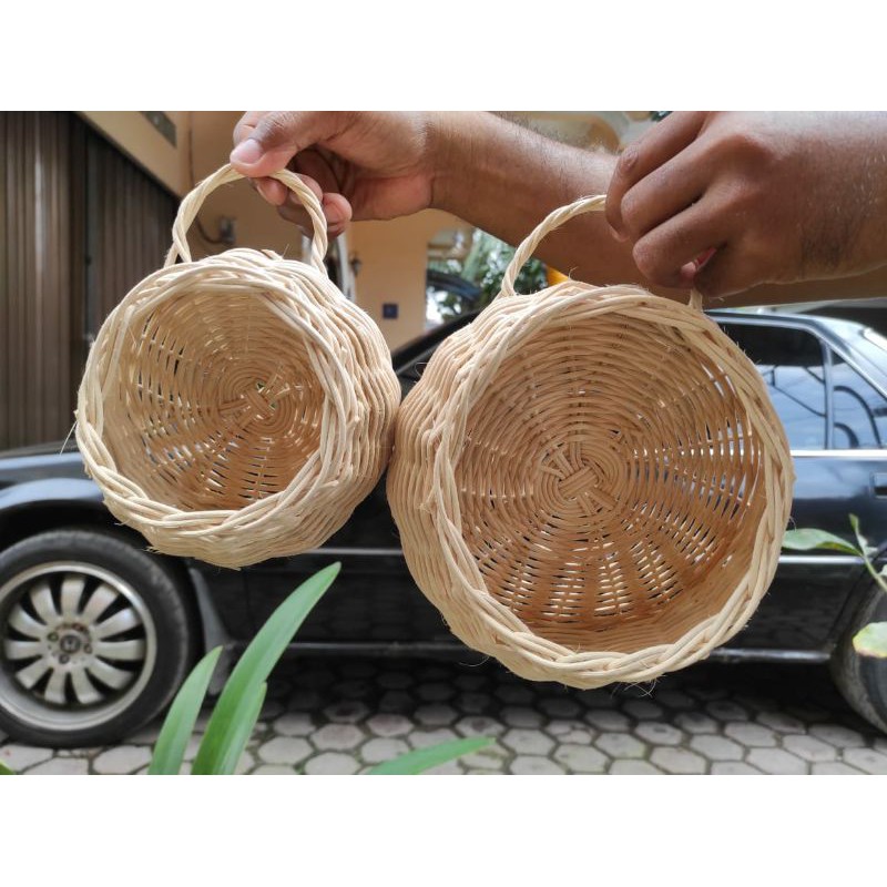 vas rotan gantung / pot rotan natural / pot anyam / vas anyaman rattan / pot anyaman rotan