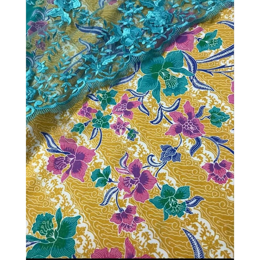 Batik Tile Set Kebaya Wisuda