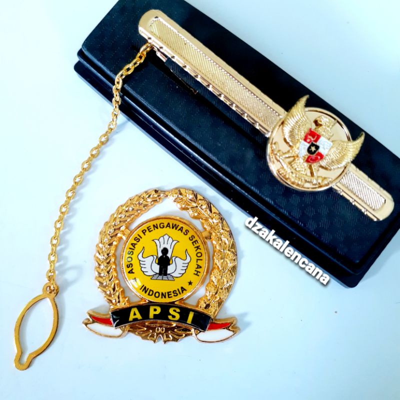 PIN APSI DAN JEPITAN DASI GARUDA