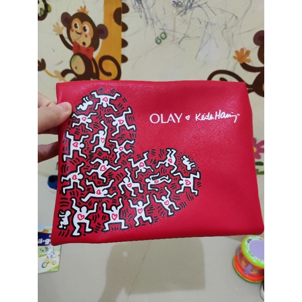 kantong pouch olay warna merah