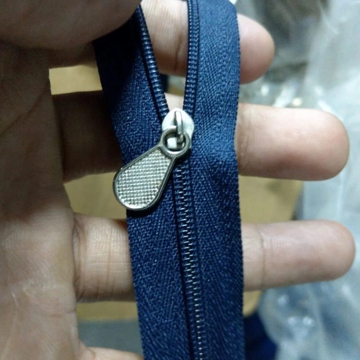 

Mantap Paket Resleting Biru Tua No.3 (Lanyard 25 Yard + Kepala 200 Pcs). Berkualitas