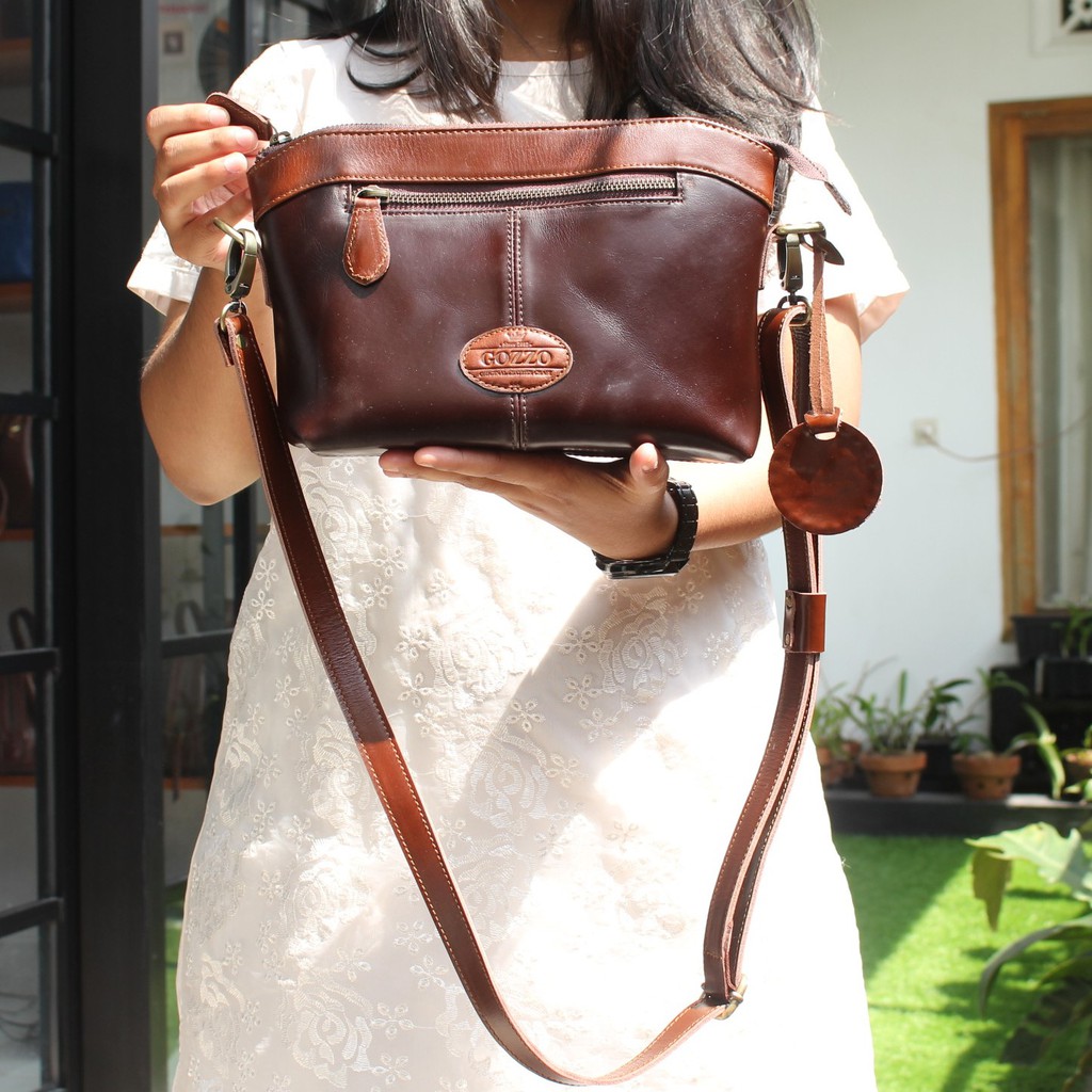 NEW !! TAS SELEMPANG WANITA KULIT ASLI FERRO COK.TUA/ FREE GRAVIR NAMA KAMU DI GANTUNGAN TAS