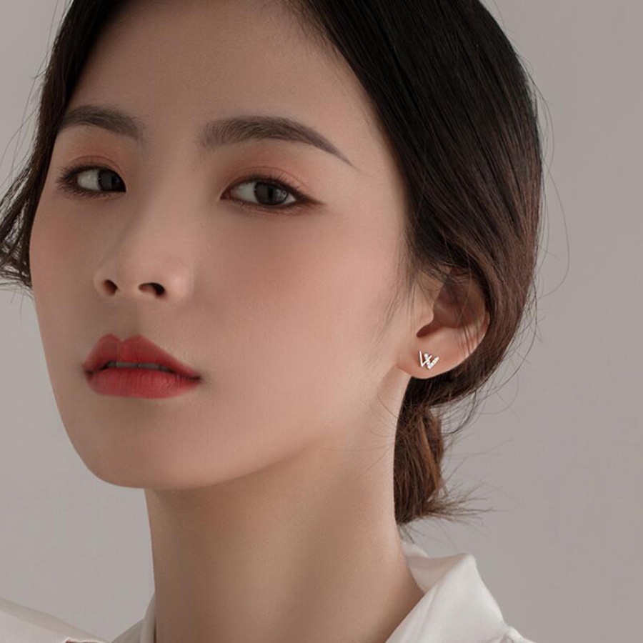 1 Pasang Anting Stud Desain Huruf W Lapis Emas S925 Sterling Silver Aksen Kristal Berlian Untuk Wanita