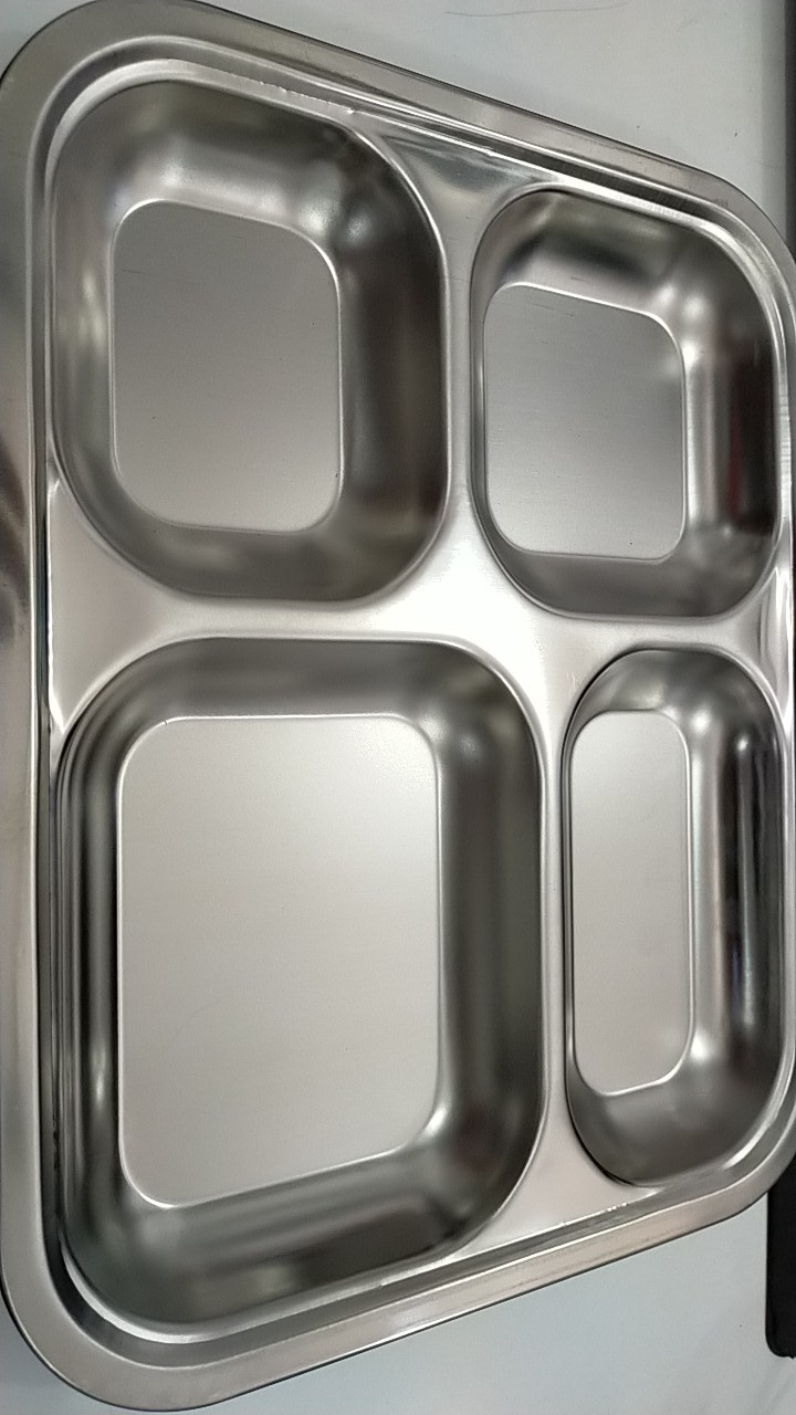 Piring Makan 4 Sekat Tempat Makan Persegi Bahan Stainless