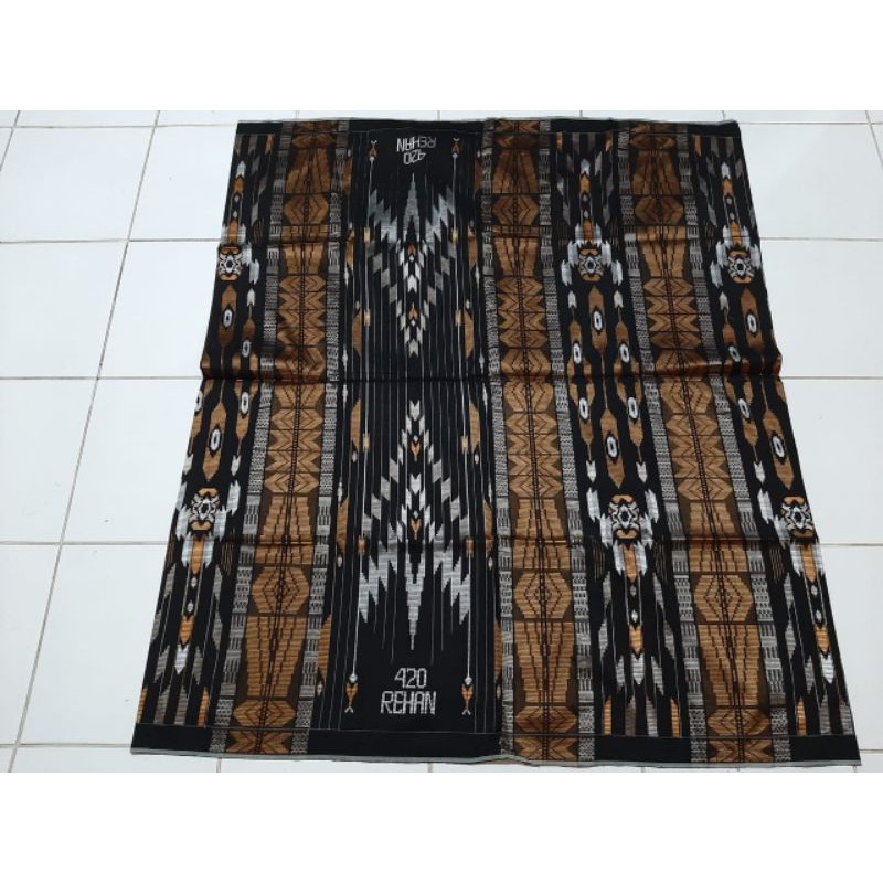 Sarung sutra REHAN