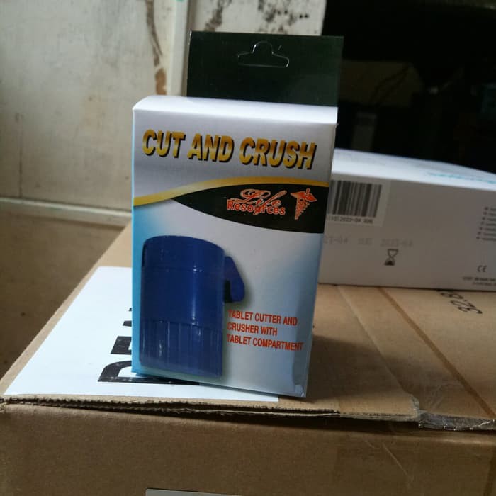pemotong tablet / pemotong obat
