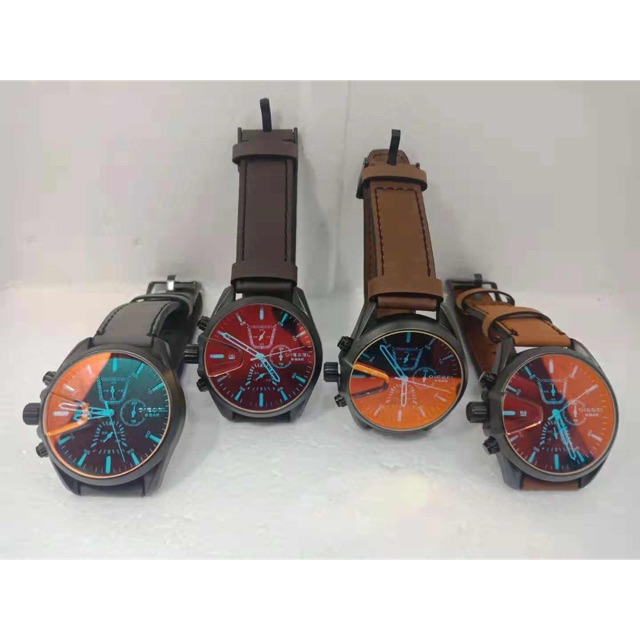 Jam tangan pria di esel