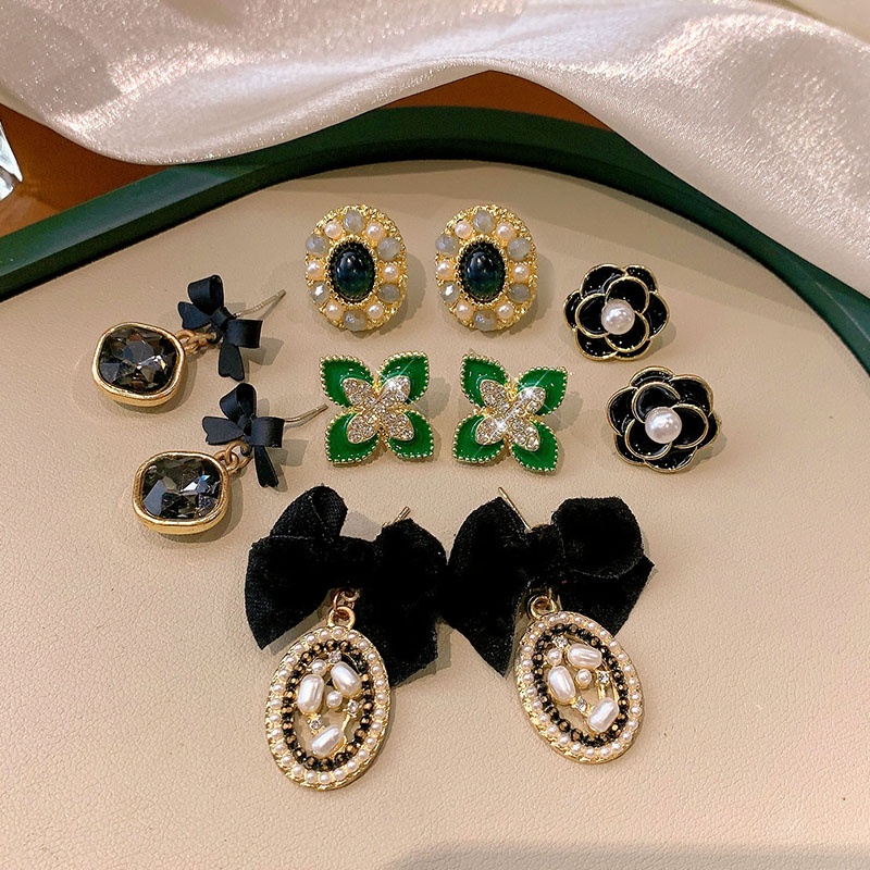 Anting Stud Hias Mutiara Warna Hijau Gaya Vintage Korea Untuk Wanita