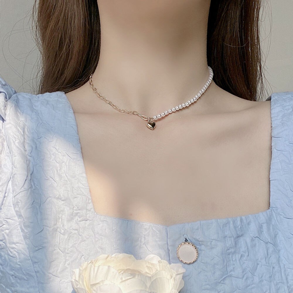 Kalung Choker Rantai Mutiara Bentuk Hati Asimetris Warna Emas Untuk Wanita