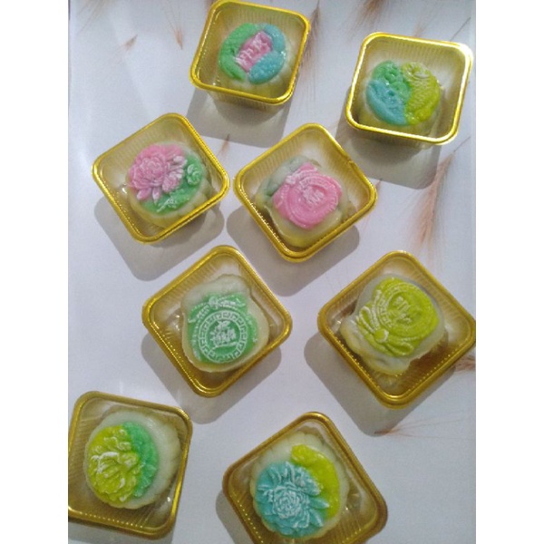

Snow skin moon cake