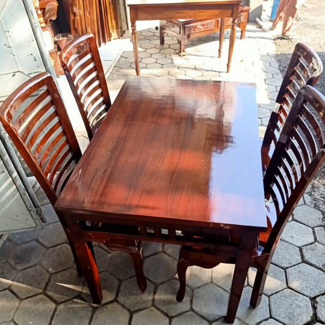 Satu set Kursi makan gareng. Kursi makan minimalis. Tempat makan