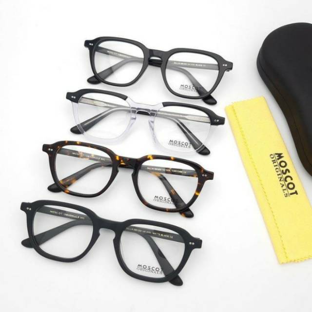 Kacamata moscot bilik