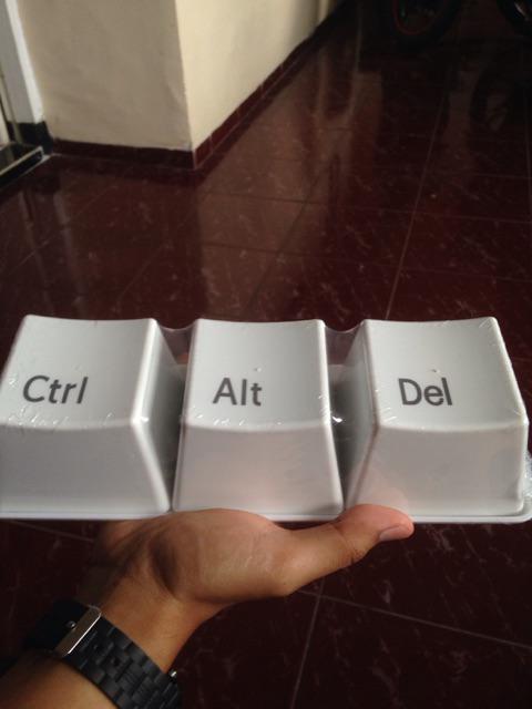 Gelas Mug Berbentuk Keyboard Wadah Snack Souvenir Peralatan Dapur Cup