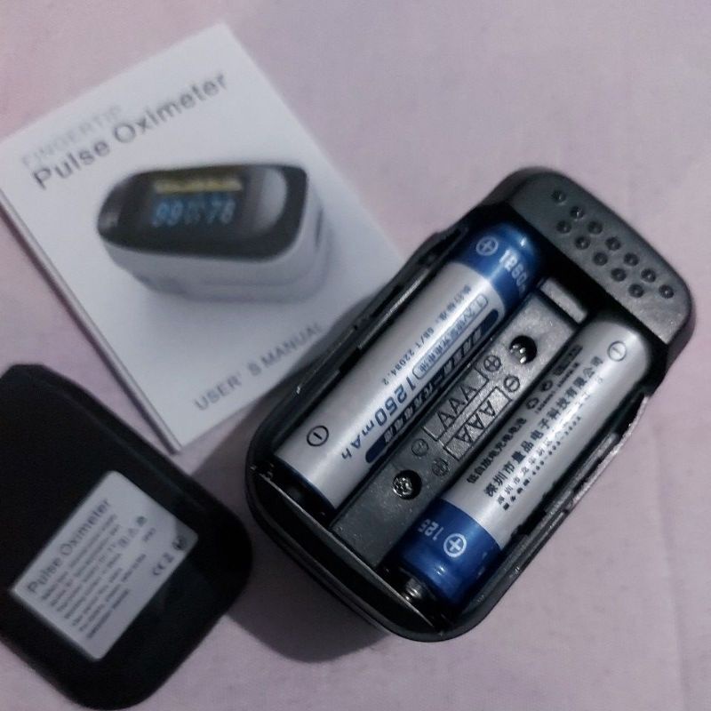 Fingertip Pulse Oximeter Portable Alat Ukur Oksigen dan Detak Jantung