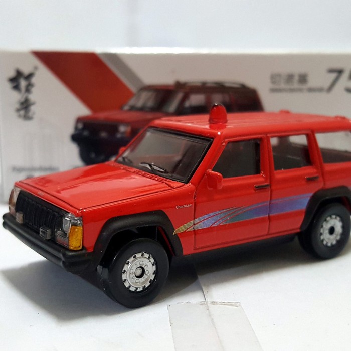 Diecast XCARTOYS Democratic Brand - Jeep Cherokee Merah Skala 1:64