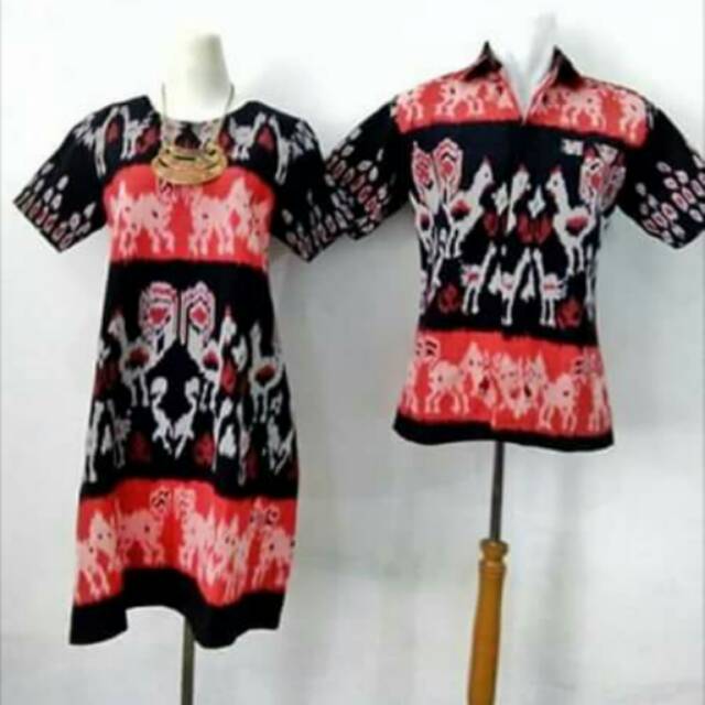 Couple tenun sumba merah hitam elegan